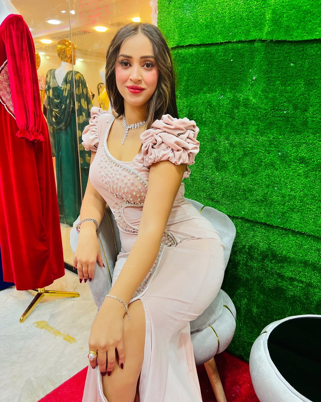 MODEL MIRA ميرا