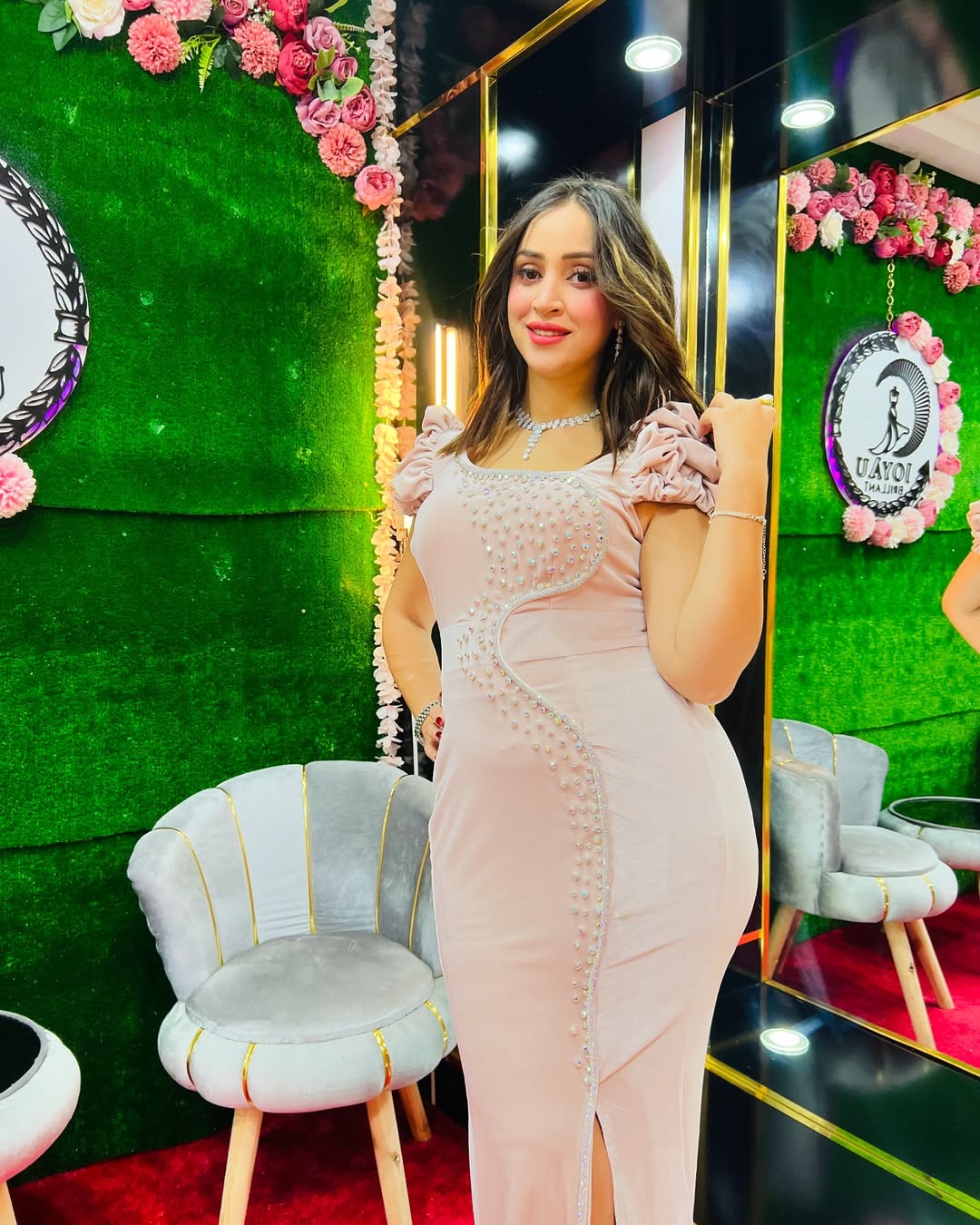 MODEL MIRA ميرا