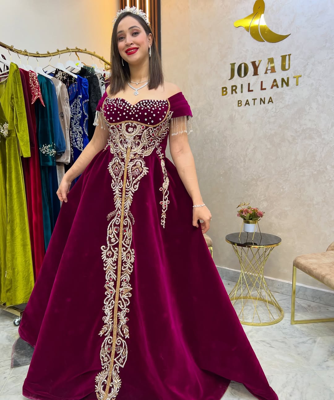 MODEL ALINA ألينا