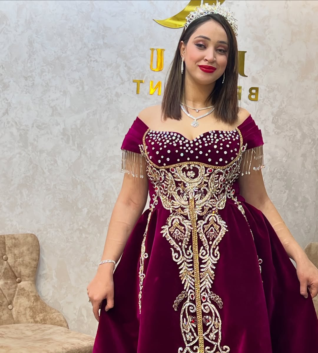 MODEL ALINA ألينا