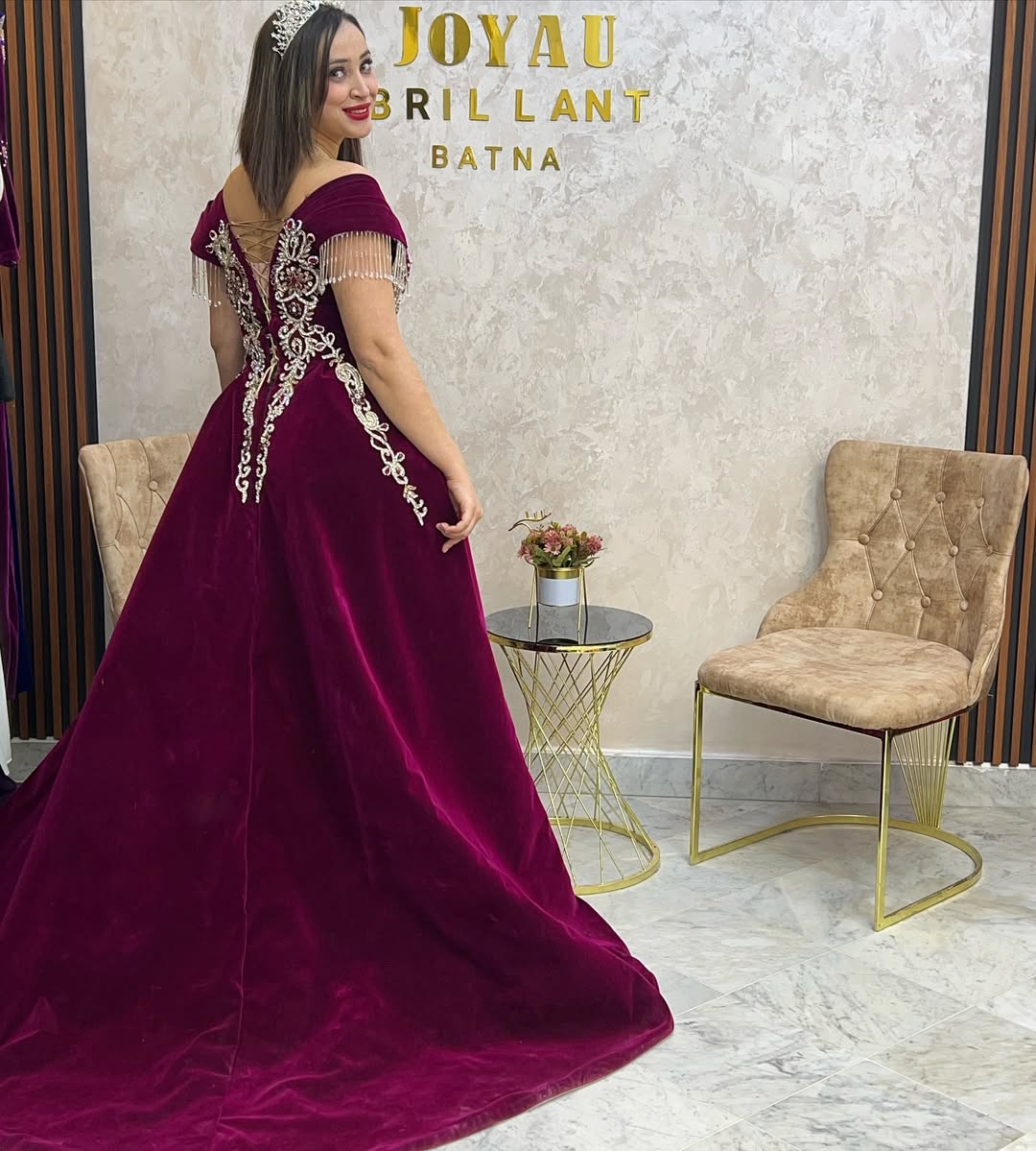MODEL ALINA ألينا