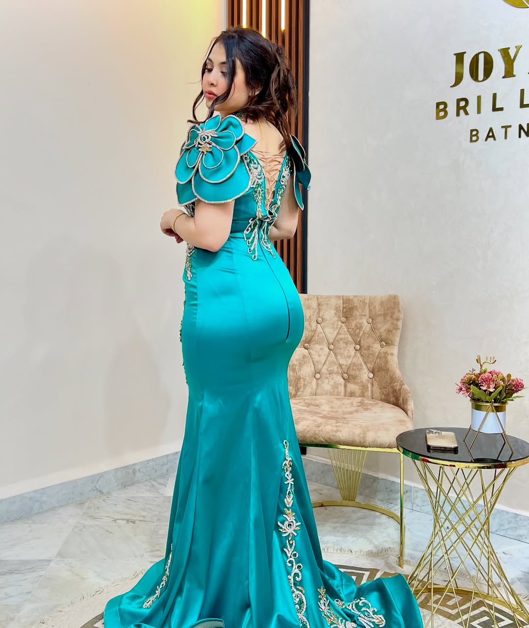 MODEL KARMINE كارمن