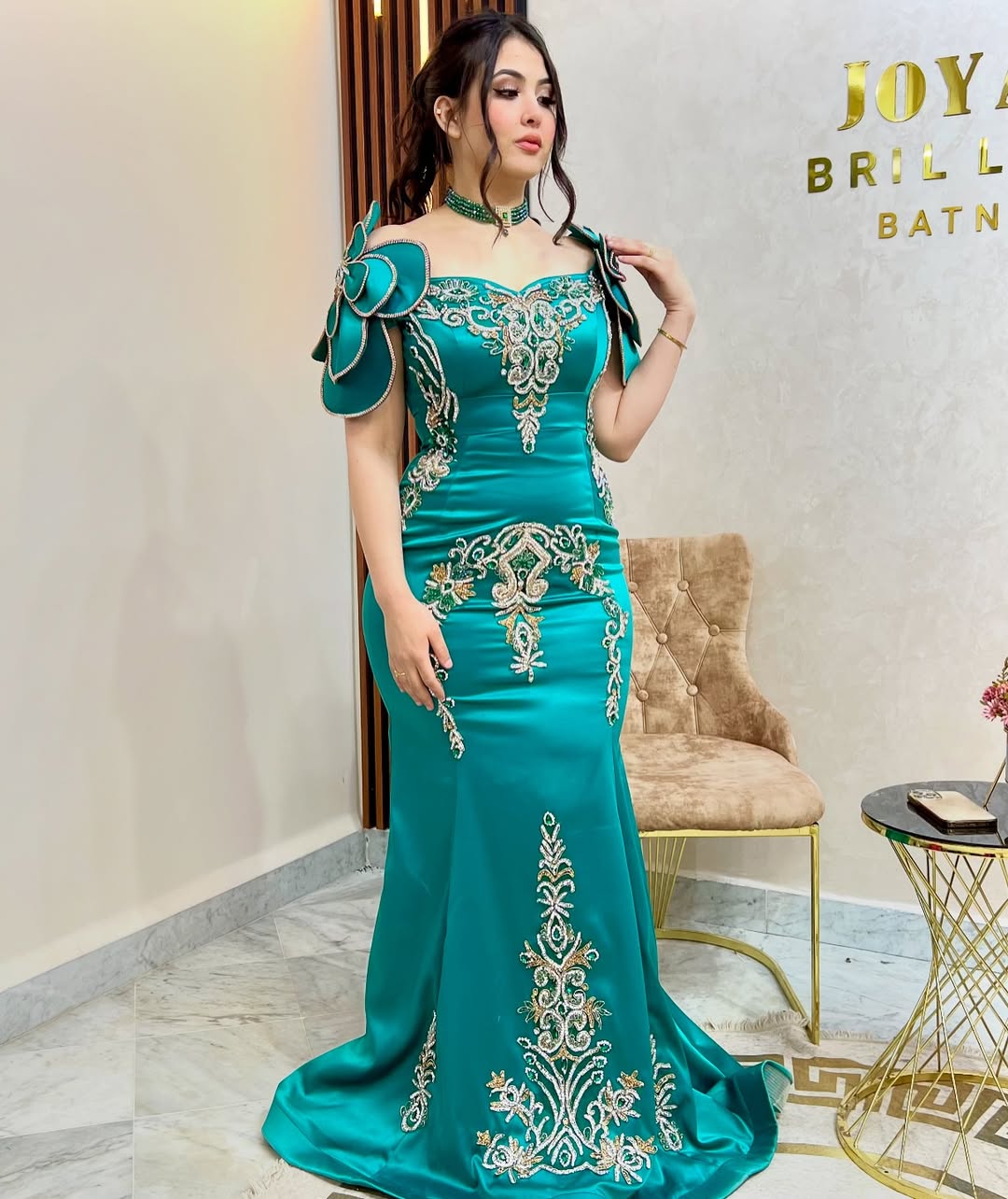 MODEL KARMINE كارمن