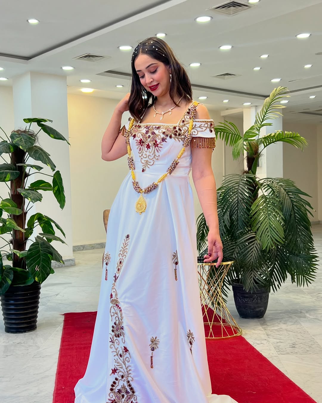 MODEL NORINE نورين