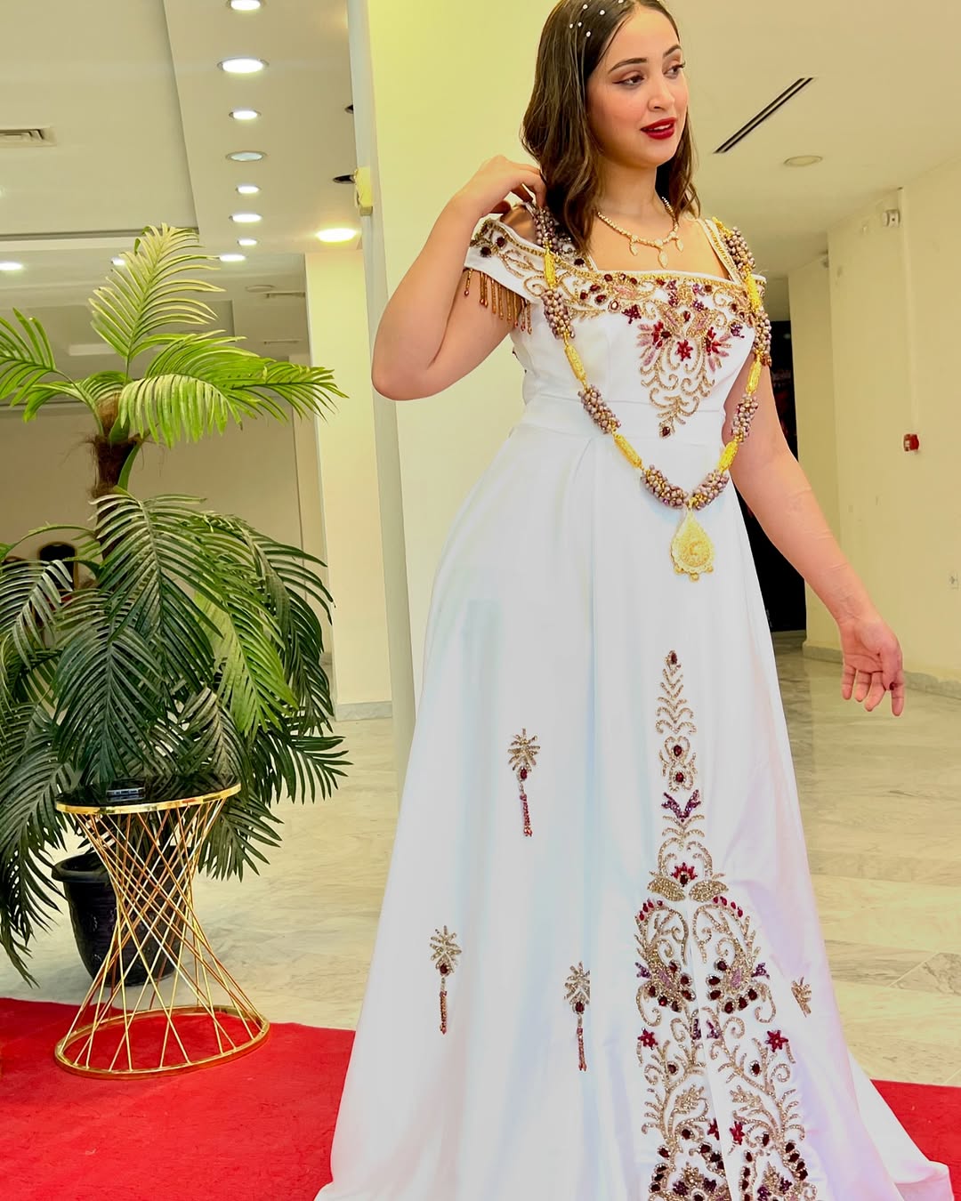 MODEL NORINE نورين
