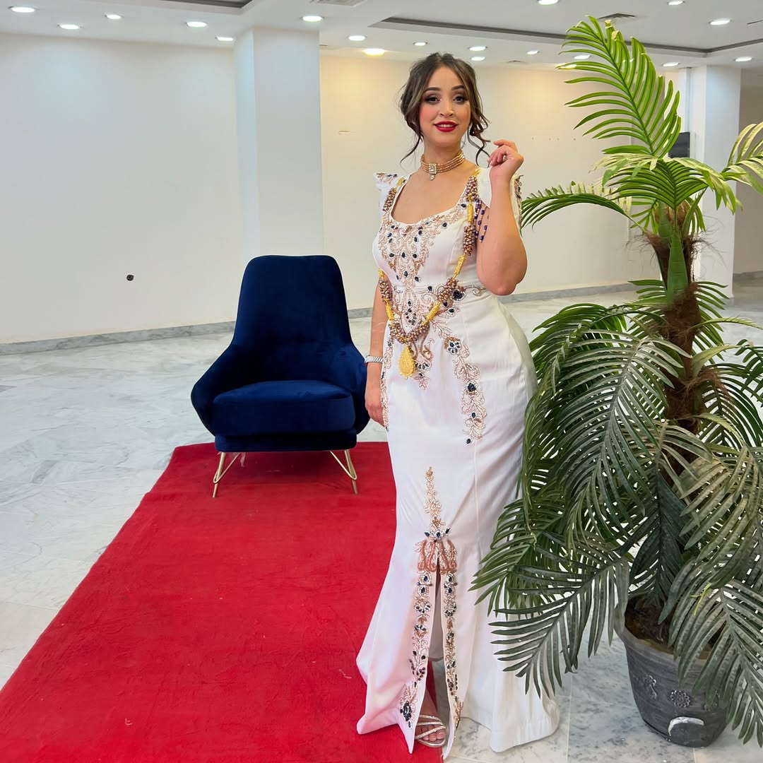 MODEL NORINE نورين