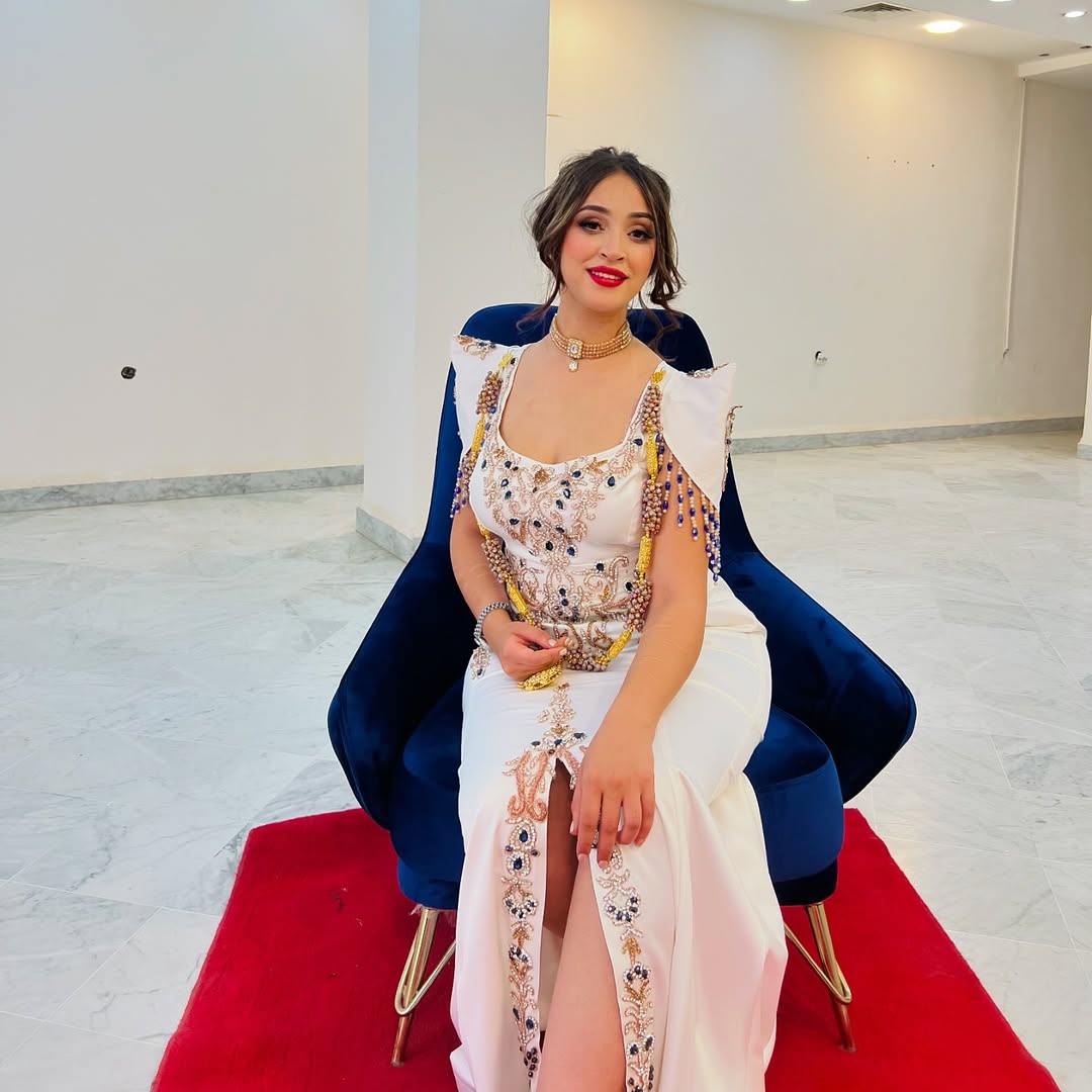MODEL NORINE نورين