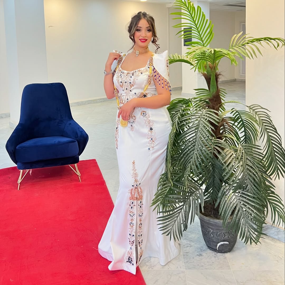 MODEL NORINE نورين