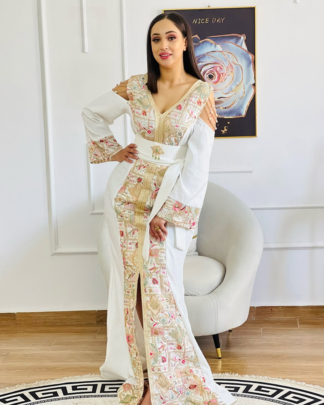 MODEL NINA نينا