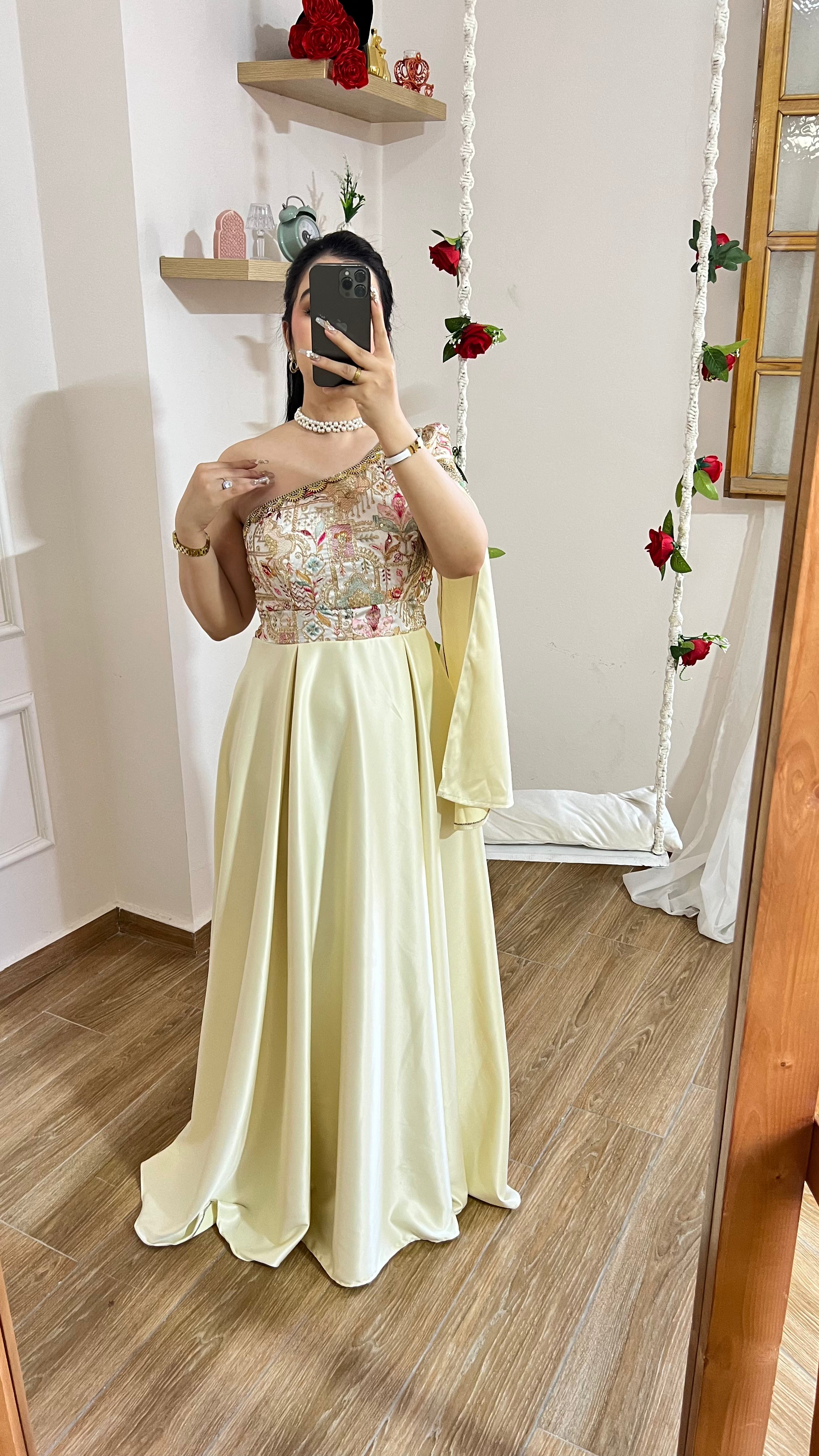MODEL HIND هند
